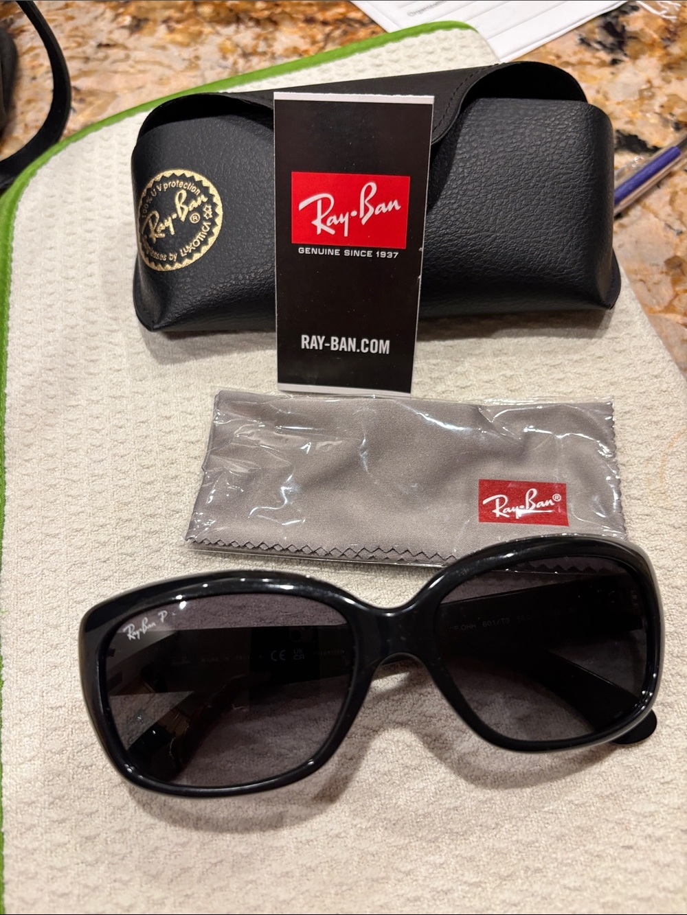 Ray-Ban sunglasses - Picture 4 of 5
